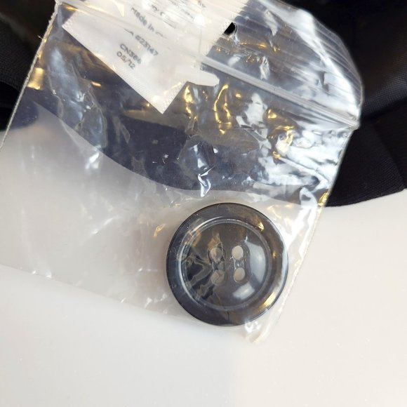 Talbots Outlet Black 3 Button V Neck Blazer, Rear Peplum Pleats, Size 4, NWT - Picture 12 of 12